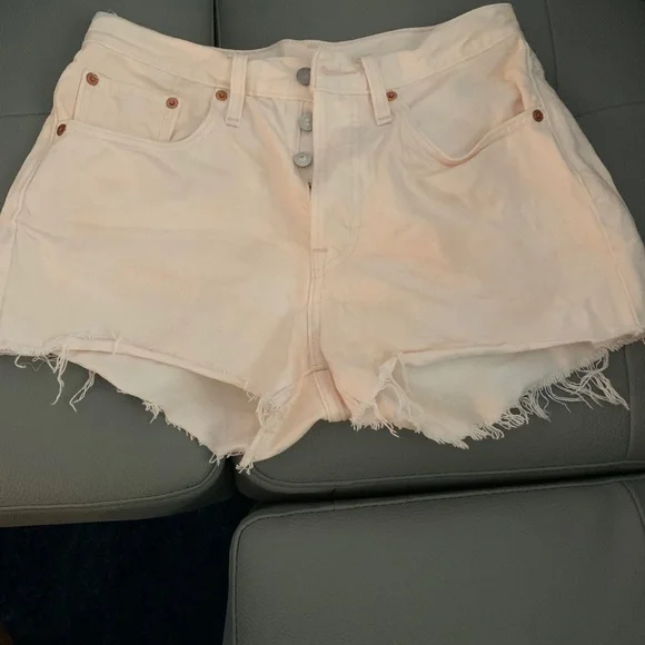 Levi shorts - Picture 2 of 3